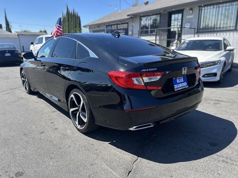 Used 2018 Honda Accord Sport image 4