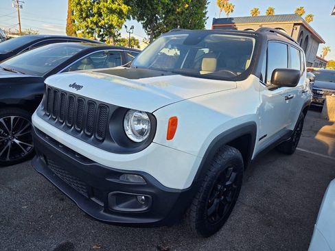 Used 2017 Jeep Renegade Latitude w/ Popular Equipment Group AWD/4WD image 3
