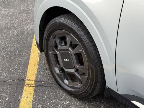Used 2025 Kia Carnival SX FWD image 11
