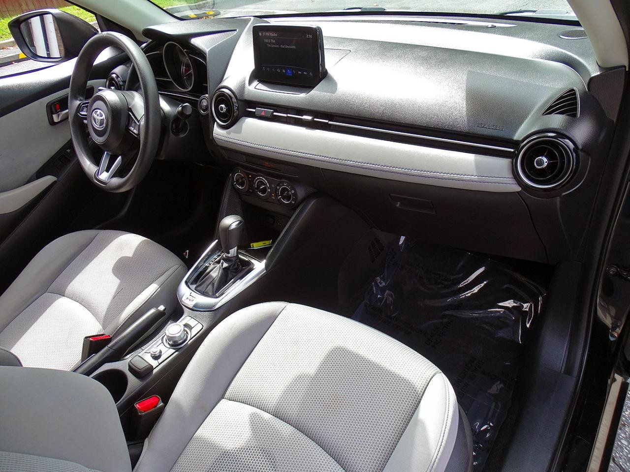 Used 2019 Toyota Yaris LE FWD image 33