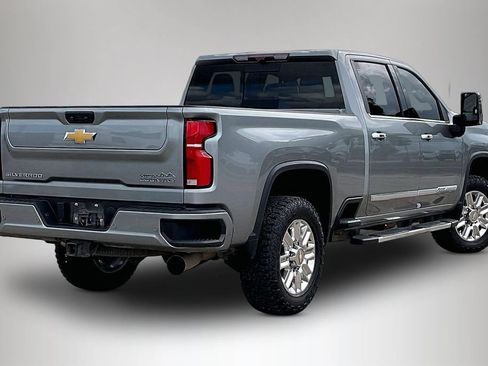 Used 2025 Chevrolet Silverado 2500 High Country w/ High Country Premium Package AWD/4WD image 5