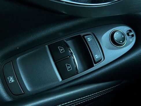 Used 2017 INFINITI Q60 2.0t w/ Moonroof Package image 46