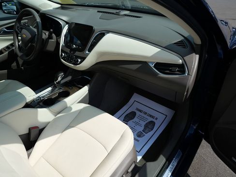 Used 2022 Chevrolet Malibu Premier FWD image 17
