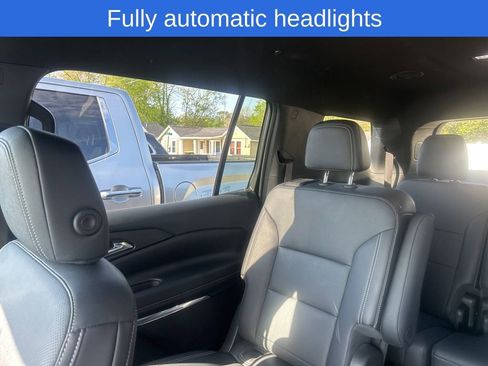 Used 2025 Chevrolet Traverse LT image 10