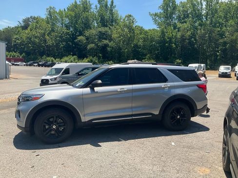 Used 2021 Ford Explorer XLT RWD image 8