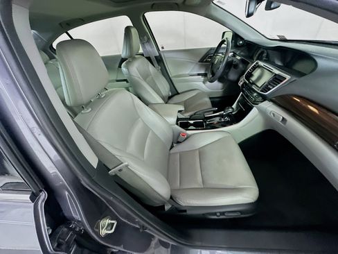 Used 2016 Honda Accord Touring image 28