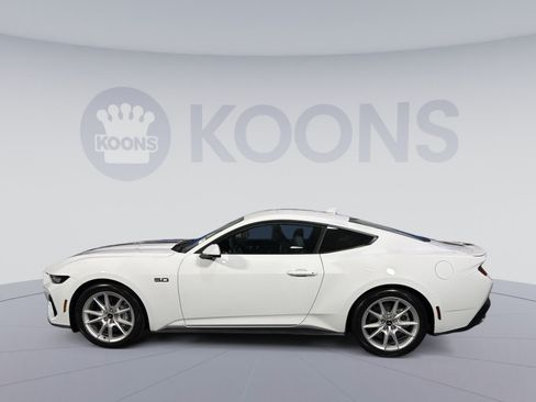 Used 2025 Ford Mustang GT Premium RWD image 2