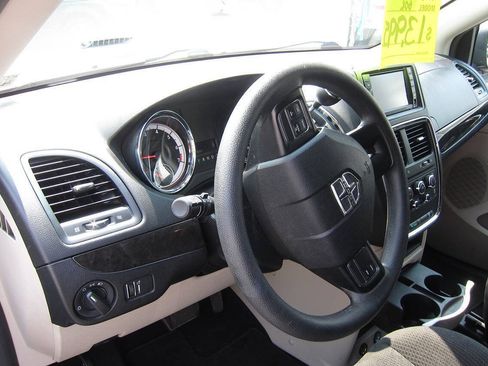Used 2019 Dodge Grand Caravan SE FWD image 7