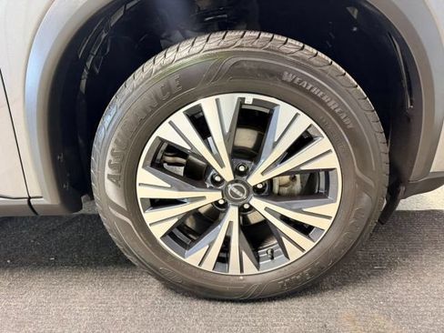 Used 2022 Nissan Rogue SV AWD/4WD image 16