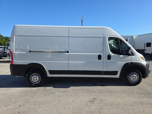 Used 2025 RAM ProMaster 2500 w/ Convenience Group FWD image 8