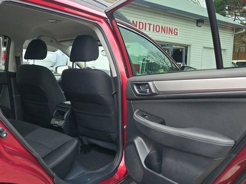 Used 2019 Subaru Outback 2.5i Premium image 14