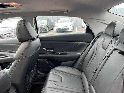 Used 2025 Hyundai Elantra Limited image 41