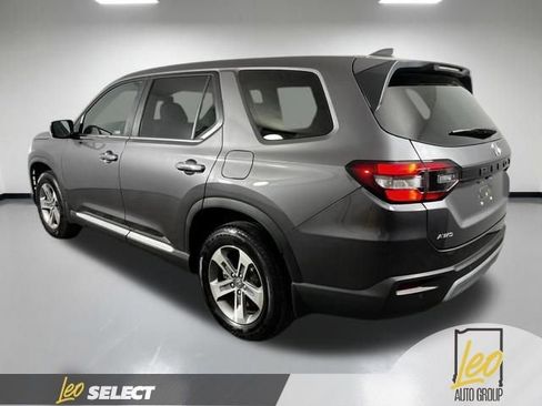 Used 2025 Honda Pilot EX-L image 2