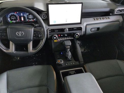 Used 2025 Toyota 4Runner Trailhunter image 27