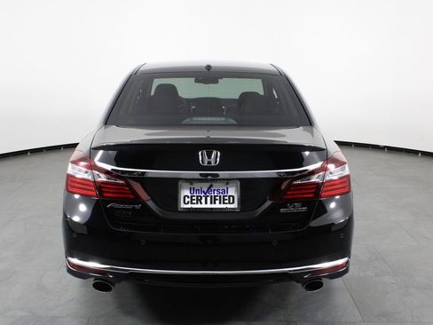 Used 2016 Honda Accord Touring image 9