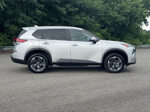 Used 2024 Nissan Rogue SV AWD/4WD image 8