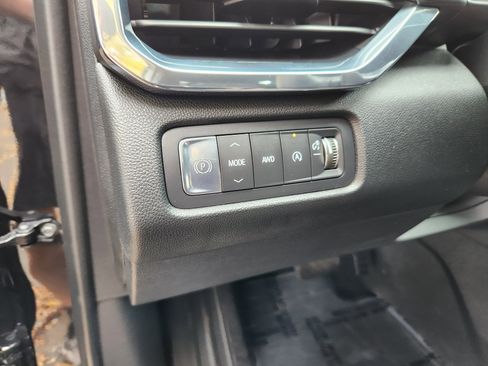 Used 2025 GMC Acadia Elevation image 7