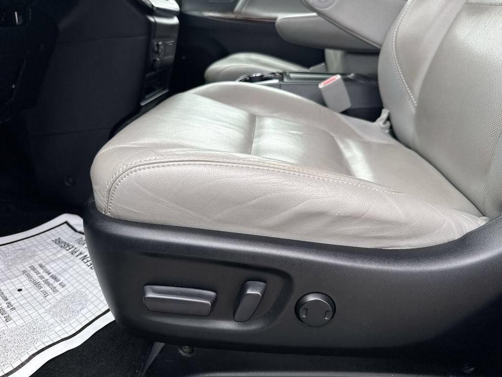 Used 2018 Toyota Sienna Limited Premium w/ Carpet Mat Package AWD/4WD image 17