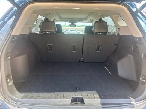 Used 2024 GMC Terrain SLT FWD image 9