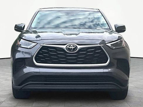 Used 2023 Toyota Highlander L FWD image 4
