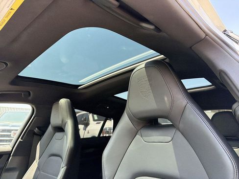 Used 2024 Porsche Panamera image 18