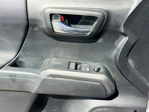 Used 2023 Toyota Tacoma TRD Off-Road image 17