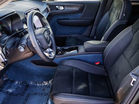 Used 2023 Volvo XC40 Recharge Plus image 21