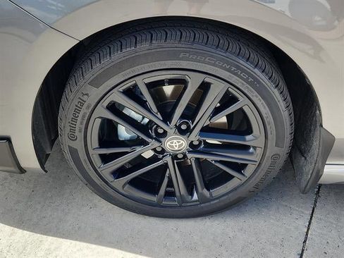 Used 2025 Toyota Camry SE w/ Convenience Package image 6