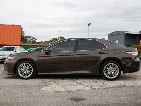 Used 2019 Toyota Camry XLE image 8