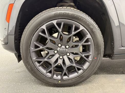 Used 2023 Jeep Grand Cherokee L Summit AWD/4WD image 19