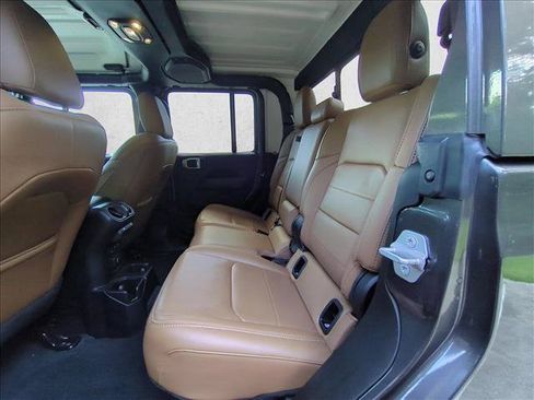 Used 2020 Jeep Gladiator Overland AWD/4WD image 11