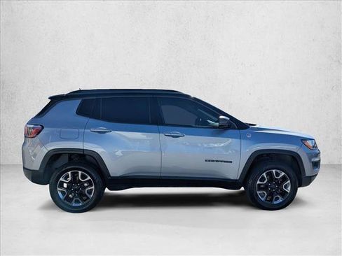 Used 2018 Jeep Compass Trailhawk image 4