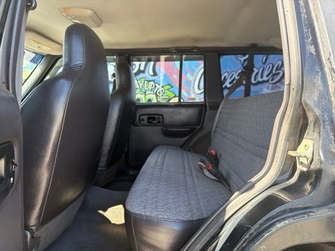 Used 2001 Jeep Cherokee Sport AWD/4WD image 17