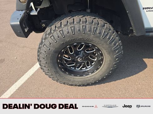 Used 2015 Jeep Wrangler Unlimited Rubicon AWD/4WD image 27