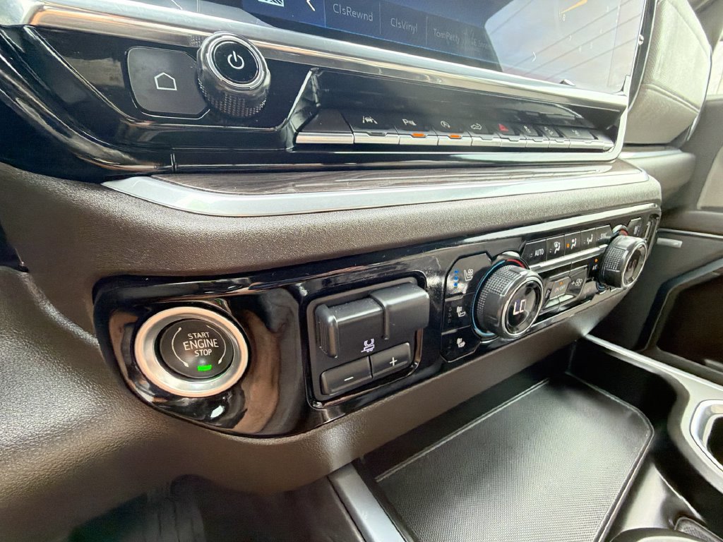 Certified 2022 Chevrolet Silverado 1500 LTZ w/ LTZ Premium Package AWD/4WD image 23
