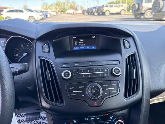 Used 2018 Ford Focus SE FWD image 14