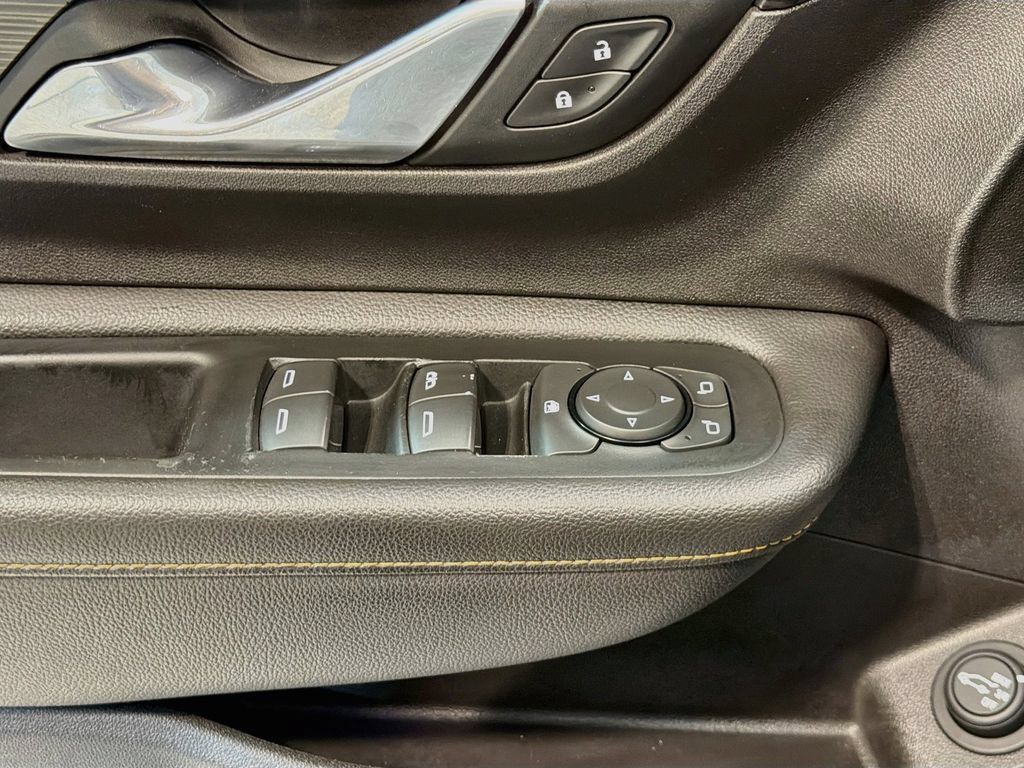 Used 2018 GMC Terrain SLT w/ Preferred Package FWD image 16