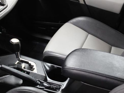 Used 2014 Toyota RAV4 Limited image 9