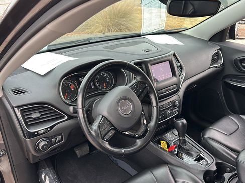 Used 2021 Jeep Cherokee Latitude Plus image 21