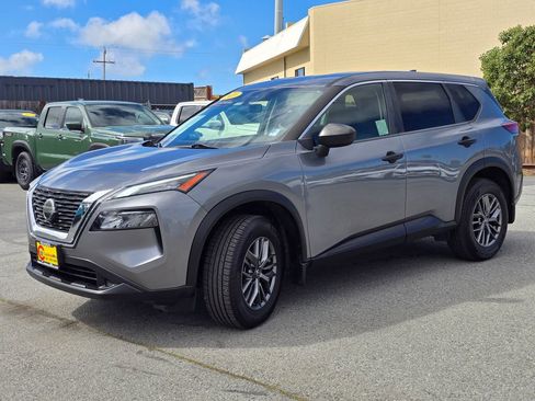 Used 2021 Nissan Rogue S image 2