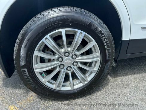 Used 2018 Cadillac XT5 Luxury w/ Driver Awareness Package AWD/4WD image 9