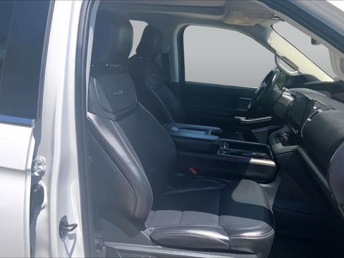 Used 2025 Ford Expedition Platinum AWD/4WD image 9