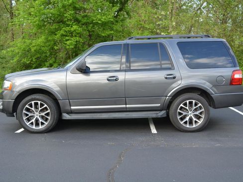 Used 2017 Ford Expedition XLT w/ Equipment Group 202A image 8