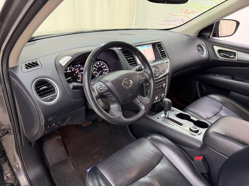 Used 2019 Nissan Pathfinder SL AWD/4WD image 23