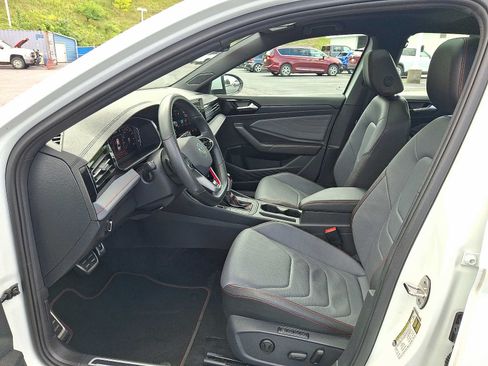 Used 2025 Volkswagen Jetta GLI Autobahn FWD image 13