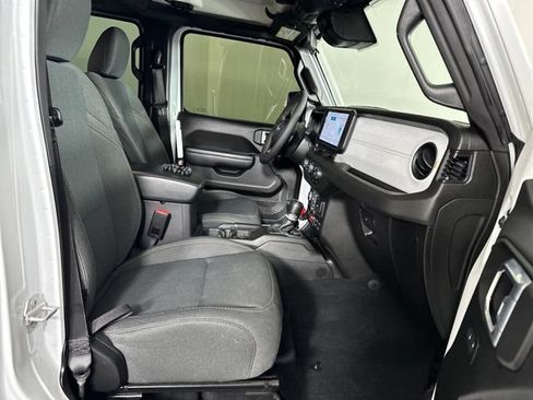 Used 2024 Jeep Wrangler Unlimited AWD/4WD image 27