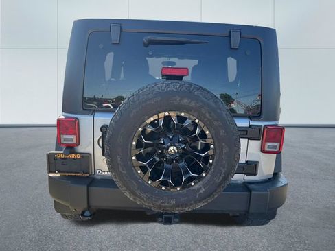 Used 2014 Jeep Wrangler Unlimited Rubicon w/ Connectivity Group AWD/4WD image 3