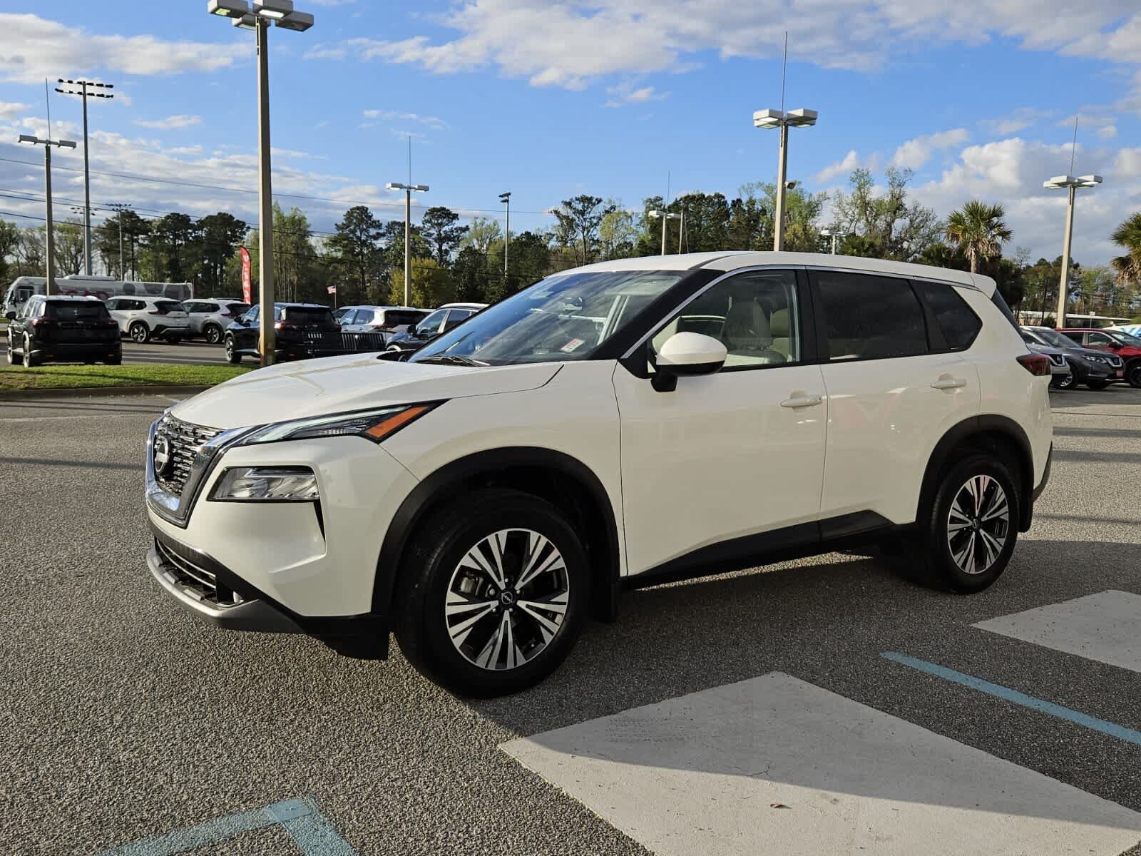 Used 2023 Nissan Rogue SV AWD/4WD image 2