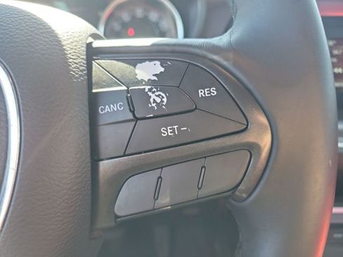 Used 2016 Dodge Challenger SXT image 31