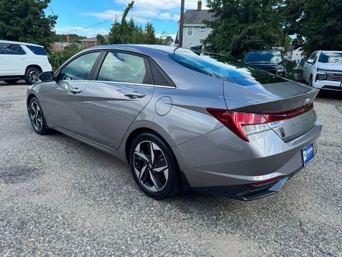 Used 2023 Hyundai Elantra Limited FWD image 3